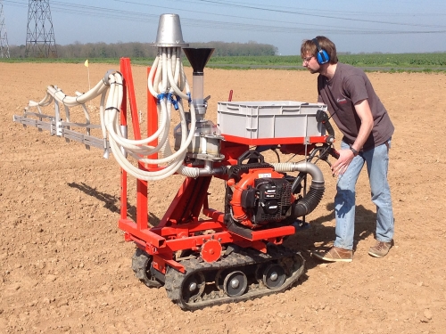 ANTEDIS' technical staff has designed a self-propelled precision fertilizer spreader